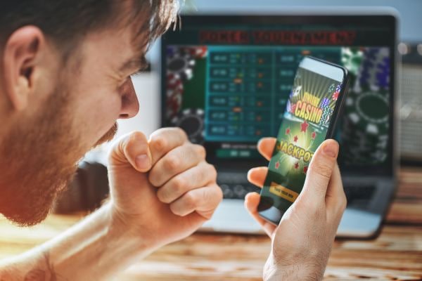 Privacy and account safety reminders beside tekkabuzz mobile content